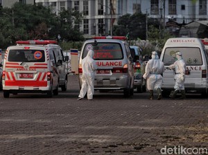 Kisah Haru Dokter Tangani Pasien COVID-19 Bergejala Berat di Wisma Atlet