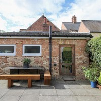 Rumah yang terletak di Norfolk, Virginia, Amerika Serikat ini memiliki tiga kamar tidur, dapur, kamar mandi, perapian, ruang keluarga, dan beberapa fasilitas lainnya. Foto: dok. rightmove