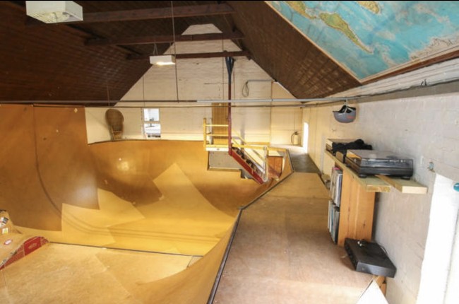 Bagaimana menurutmu ruangan skate park yang satu ini? Cukup luas dan keren bukan? Foto: dok. rightmove