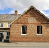 Jika kamu melihat rumah ini dari luarnya saja, kamu mungkin tidak akan mengira bahwa rumah yang satu ini memiliki ruangan skate park pribadi yang cukup luas di dalamnya. Bagi kamu yang suka bermain skateboard, mungkin akan menjadi salah satu rumah idamanmu. Foto: dok. rightmove