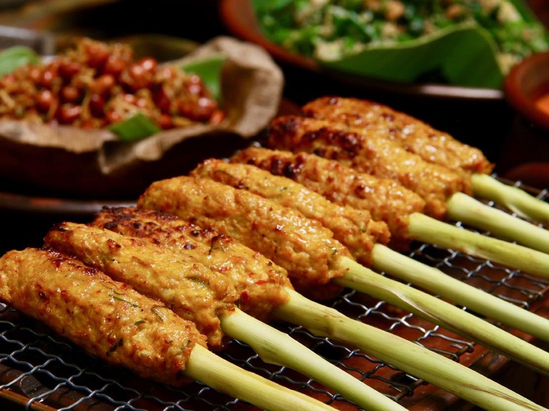Resep Sate Lilit Ayam Khas Bali yang Pedas Gurih Resep Sate Lilit Ayam Khas Bali yang Pedas Gurih