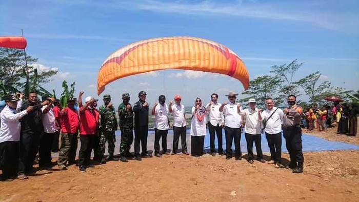 Spot Paralayang Baru di Cirebon