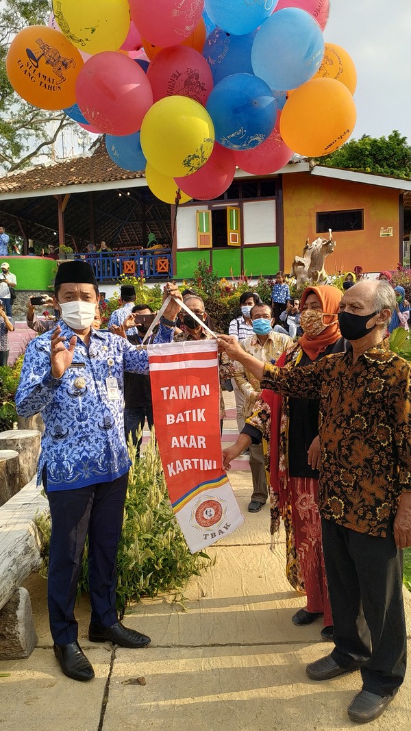 TBAK berawal dari visi dan misi Desa Bulu untuk menciptakan destinasi wisata, sekaligus untuk lebih menghargai dari ikon RA Kartini, figur perempuan yang dapat merubah apapun. (Arif Syaefudin/detikcom) TBAK berawal dari visi dan misi Desa Bulu untuk menciptakan destinasi wisata, sekaligus untuk lebih menghargai dari ikon RA Kartini, figur perempuan yang dapat merubah apapun. (Arif Syaefudin/detikcom)
