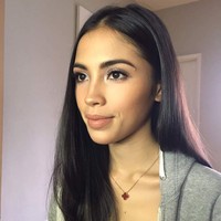 Puteri Tengku Iman dilaporkan telah lama menaruh perhatian pada masalah kesehatan mental. Salah satu hal yang diperjuangkannya adalah menghapuskan kriminalisasi terhadap percobaan bunuh diri. Ia telah bergabung dengan banyak pihak dalam petisi penghapusannya agar bisa meruntuhkan stigma mengenai masalah mental dan menciptakan lingkungan sehat di mana orang tidak takut dihakimi karenanya. Foto: Instagram @imanabdullah