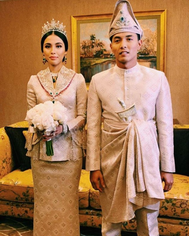 Putri Malaysia ini sudah menikah dengan Tengku Abu Bakar Ahmad, seorang pria dari keluarga terpandang di Pahang. Keduanya mengikat janji dalam sebuah pesta pernikahan megah di 2019. Keduanya sudah memilih seorang anak Tengku Zayn Edin Shah. Foto: Instagram @imanabdullah