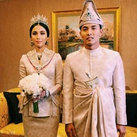 Putri Malaysia ini sudah menikah dengan Tengku Abu Bakar Ahmad, seorang pria dari keluarga terpandang di Pahang. Keduanya mengikat janji dalam sebuah pesta pernikahan megah di 2019. Keduanya sudah memilih seorang anak Tengku Zayn Edin Shah. Foto: Instagram @imanabdullah