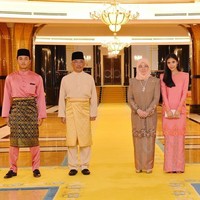 Iman adalah anak dari Raja Malaysia Sultan Abdullah Sultan Ahmad Shah dari istri keduanya, aktris Julia Rais. Dari ibunya, wanita 27 tahun tersebut mewarisi wajah cantik yang membuatnya benar-benar terlihat seperti seorang putri kerajaan. Foto: Instagram @imanabdullah