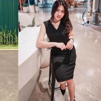 Sama-sama mengenakan dress, tetapi keduanya memiliki pilihannya masing-masing. Theresa memilih dress berwarna hijau yang dipadukan dengan heels berwarna nude dan clutch. Sedangkan Resiah tetap dengan gaya simplenya, dengan mengenakan dress berwarna hitam dan heels senada. Foto: Instagram/@theresawienathan l Instagram/@resiahlim