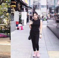 Gaya dan penampilan Theresa dan Resiah memang sama-sama keren. Gaya keduanya bisa kamu jadikan referensi dalam pemilihan busana nih.. Foto: Instagram/@theresawienathan l Instagram/@resiahlim