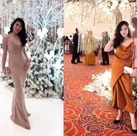 Untuk ke acara pernikahan, keduanya memiliki selera yang hampir mirip. Dalam foto ini baik Theresa maupun Resiah terlihat sama-sama mengenakan dress tanpa lengan sambil membawa clutch. Foto: Instagram/@theresawienathan l Instagram/@resiahlim
