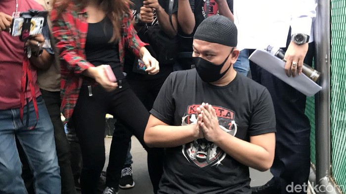 Vicky Prasetyo usai bebas saat ditemui di Rutan Salemba.