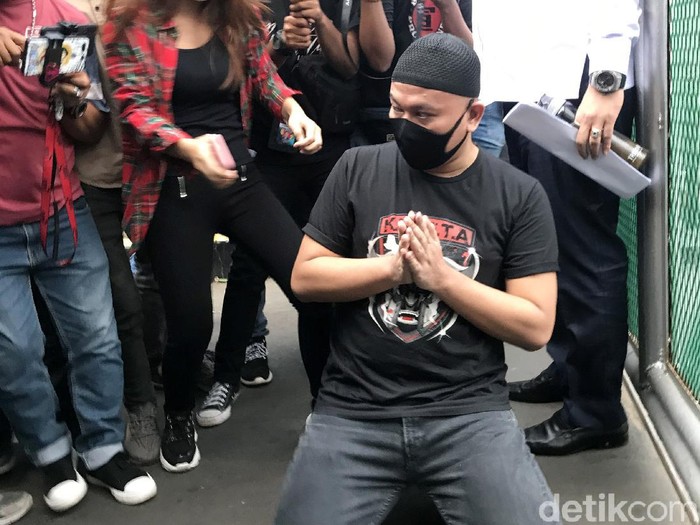 Vicky Prasetyo usai bebas saat ditemui di Rutan Salemba.