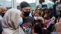 Vicky pun bersyukur dengan kebebasannya itu dan menyebutkan jika pengalaman tersebut akan jadi pelajaran untuk lebih baik lagi ke depannya. Pool/Palevi S/detikFoto.