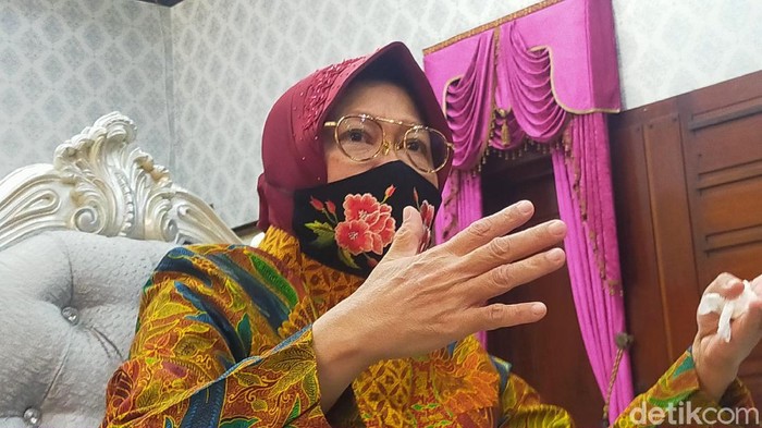 Pemkot Surabaya akan menerapkan sanksi denda bagi pelanggar protokol kesehatan (protkes). Namun bagi pelanggar di bawah umur ada sanksi lain.