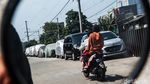 Warga Manfaatkan Jalan Lebar Jadi Lahan Parkir Inap
