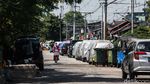 Warga Manfaatkan Jalan Lebar Jadi Lahan Parkir Inap