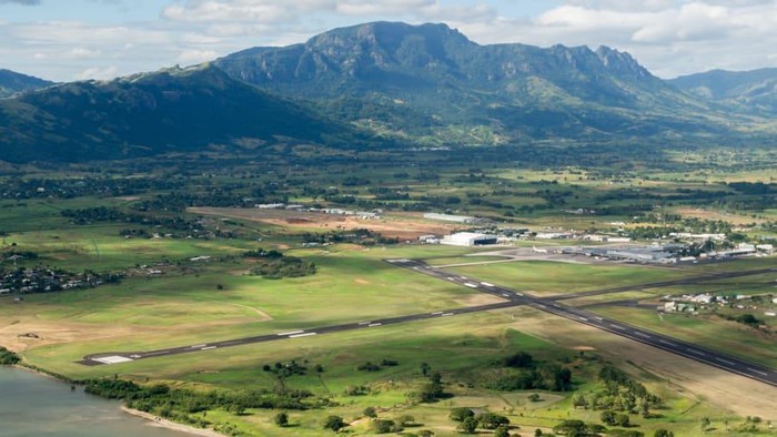 Sebanyak sepuluh bandar udara dinobatkan sebagai bandara dengan landasan pacu paling indah di dunia. Siapa tahu traveler pernah landing di sana.