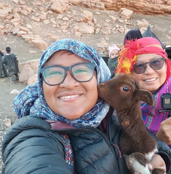 Pada November 2019, duo emak-emak ini tiba di Maroko dan berencana tinggal di sana selama tiga bulan. Namun karena pandemi, mereka terjebak di Maroko selama tujuh bulan. Pada November 2019, duo emak-emak ini tiba di Maroko dan berencana tinggal di sana selama tiga bulan. Namun karena pandemi, mereka terjebak di Maroko selama tujuh bulan.