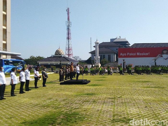 Acara pembagian masker di Polda Jateng, Semarang, Jumat (18/9/2020).