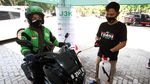 Aksi Bagi-bagi Masker untuk Warga Depok