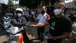 Aksi Bagi-bagi Masker untuk Warga Depok