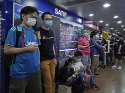 Antrean Warga Hong Kong Demi Pre Order PS5