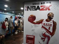 Antrean Warga Hong Kong Demi Pre Order PS5