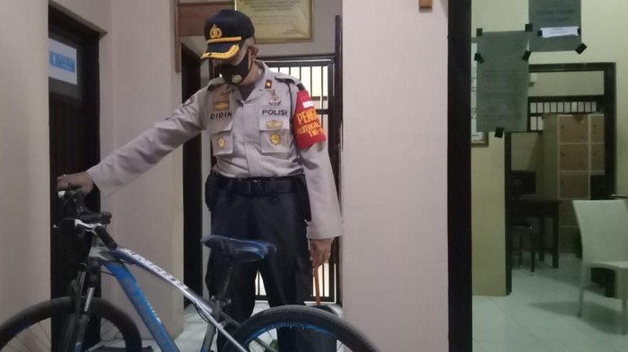 Barang bukti sepeda yang dicuri pria di Cirebon