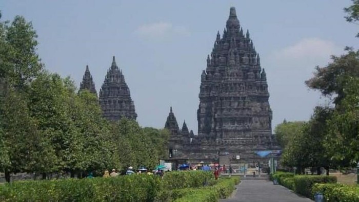 Candi Prambanan di Sleman.