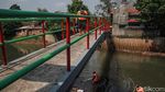 Warga Jakarta Masih Buang Sampah Sembarangan