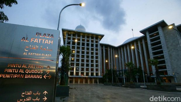Inilah wajah teranyar Masjid Istiqlal, masjid terbesar di Asia Tenggara yang dapat menampung 200.000 jamaah usai di renovasi.