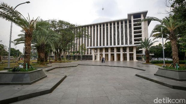 Inilah wajah teranyar Masjid Istiqlal, masjid terbesar di Asia Tenggara yang dapat menampung 200.000 jamaah usai di renovasi.