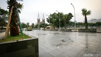 Presiden Soeharto pun akhirnya turun langsung menjadi Ketua Penyantun Masjid Istiqlal. Ia menganggarkan dana pembangunan sejak Pelita I dan II. Akhirnya Pembangunan Masjid Istiqlal berhasil diselesaikan pada tahun 1978 tepatnya pada 22 Februari 1978, peresmian masjid terbesar di Asia Tenggara itu dilakukan Presiden Soeharto. 