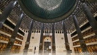 Setelah 42 tahun berdiri, Masjid Istiqlal pun akhirnya bersolek agar terlihat lebih segar dan semakin megah.