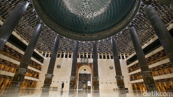 Masjid terbesar di asia tenggara