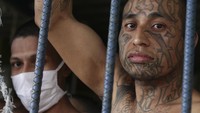 El Salvador tengah bergulat dengan kekerasan gengster selama beberapa dekade.  