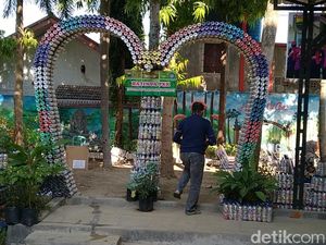 Potret Taman dari 6 Ton Sampah Plastik di Batang
