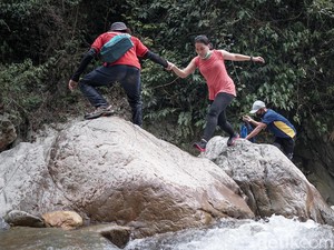 Hiking di Sentul yang sedang Naik Daun