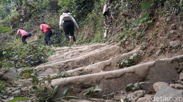 hiking di Sentul