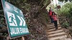 Hiking ke Curug Menembus Sawah-Perbukitan Ini ada di Sentul Lho