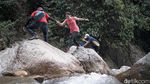Hiking ke Curug Menembus Sawah-Perbukitan Ini ada di Sentul Lho