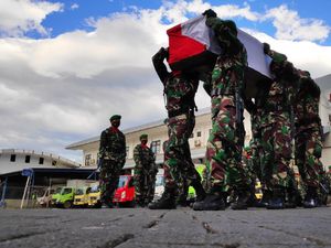 Video Jenazah TNI Korban Penembakan KKB Tiba di Makassar