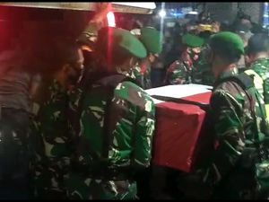 Jenazah TNI Yang Gugur Ditembak KKB di Papua Tiba di Kampung Halaman