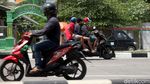 Pemotor Ini Bonceng Tiga-Lawan Arah dan Tanpa Helm