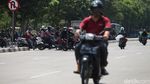 Pemotor Ini Bonceng Tiga-Lawan Arah dan Tanpa Helm