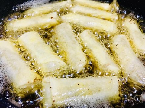 Lumpia Makaroni Keju