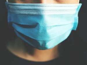 5 Makanan Penangkal Bau Mulut Saat Seharian Harus Pakai Masker