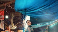 Pastinya pemotretan di dalam pasar Glodok ini jadi momen yang seru dan tidak terlupakan bagi Melaney. Foto: Instagram @riomotret