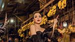 Aksi Seru Melaney Ricardo di Pasar Glodok dan Momen Kulinerannya