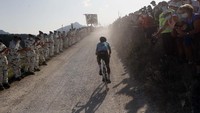 Pada etape ke-18 ini, Michal Kwiatkowski, pebalap sepeda asal Polandia yang memperkuat Ineos Grenadiers keluar sebagai pemenang.